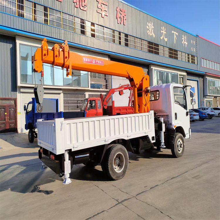 海城市三轮随车吊定制 农用改装机自备吊中瑞长期出售