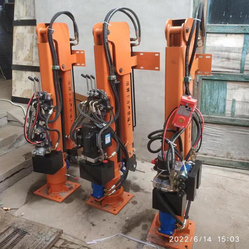 海城市重汽蓝牌随车吊 3.2吨 国六动力强 液压驱动 农用自卸起重机